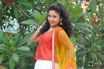 Vishnu Priya at Styles N Weaves Expo Launch